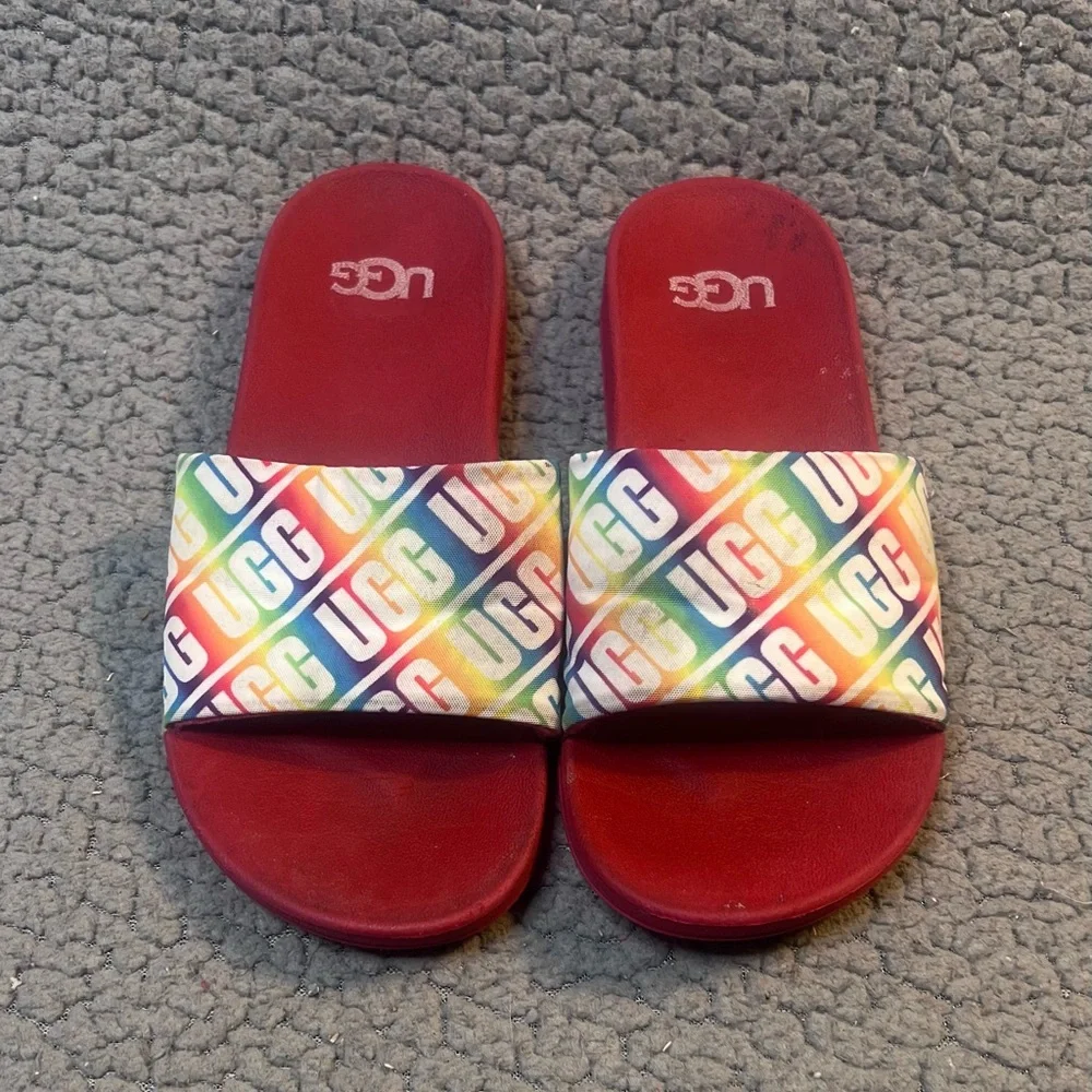 Ugg Beach Slippers Girls Size 1 Red And White‎ Logo Print